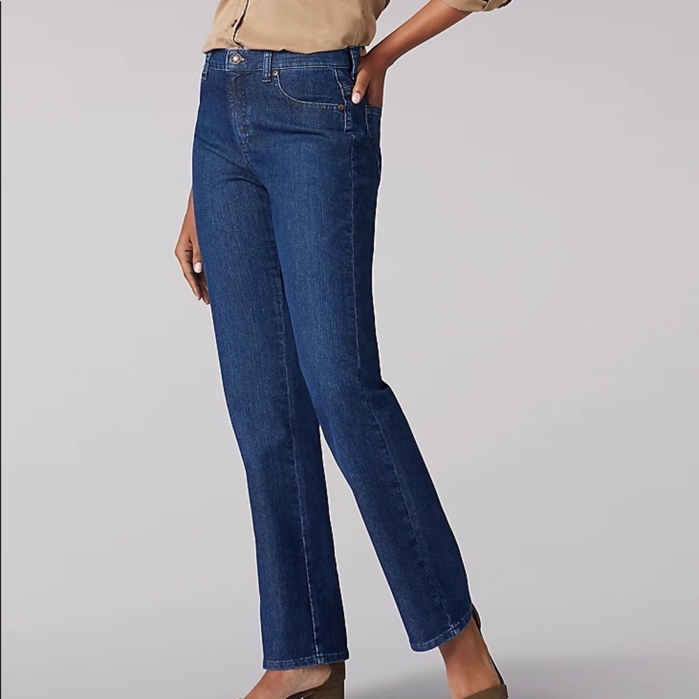 Lee straight leg mid rise blue jeans size M